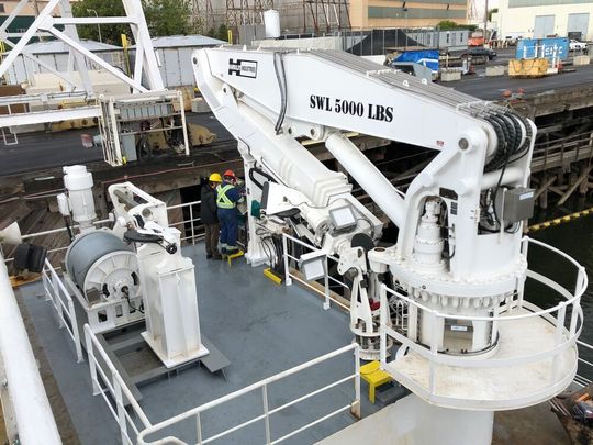 Um Schiffsbewegungen zu kompensieren, passt das AHC die Windenmotoren hochpräzise hunderte Male pro Sekunde an. Um Schiffsbewegungen zu kompensieren, passt das AHC die Windenmotoren hochpräzise hunderte Male pro Sekunde an.