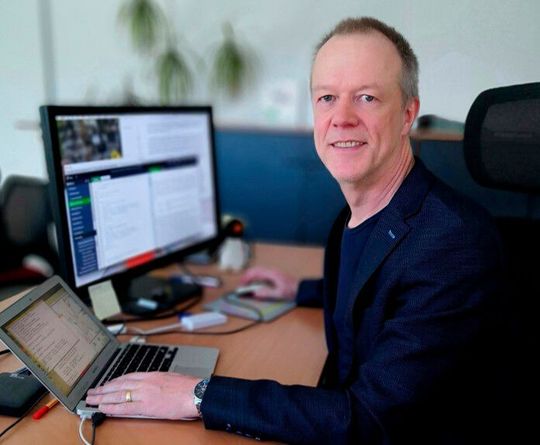 Prof. Dr. Martin Müser ist jetzt der 6. Fellow des INM. Der Experte für Kontaktmechanik simuliert computergestützt diverse Haftphänomene, um Haftstrukturen zu optimieren. Prof. Dr. Martin Müser ist jetzt der 6. Fellow des INM. Der Experte für Kontaktmechanik simuliert computergestützt diverse Haftphänomene, um Haftstrukturen zu optimieren.
