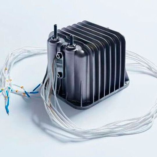 Topsoe's Soec-electrolyzer delivers more than 90 % energy efficiency when using green power to produce hydrogen. Current electrolyzers are at 70 %. Topsoe's Soec-electrolyzer delivers more than 90 % energy efficiency when using green power to produce hydrogen. Current electrolyzers are at 70 %.