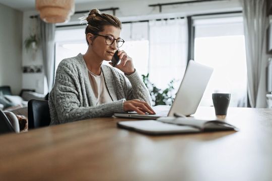 Vergangenen Februar haben nur 30 % der Beschäftigten im Homeoffice gearbeitet. Laut einer ifo-Studie könnten es deutlich mehr sein. Vergangenen Februar haben nur 30 % der Beschäftigten im Homeoffice gearbeitet. Laut einer ifo-Studie könnten es deutlich mehr sein.
