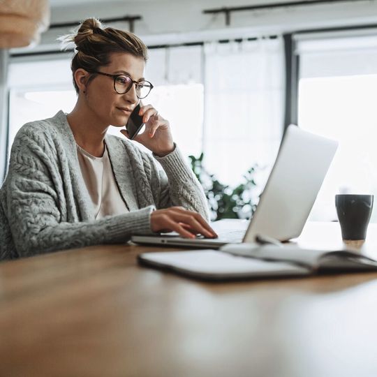Vergangenen Februar haben nur 30 % der Beschäftigten im Homeoffice gearbeitet. Laut einer ifo-Studie könnten es deutlich mehr sein. Vergangenen Februar haben nur 30 % der Beschäftigten im Homeoffice gearbeitet. Laut einer ifo-Studie könnten es deutlich mehr sein.