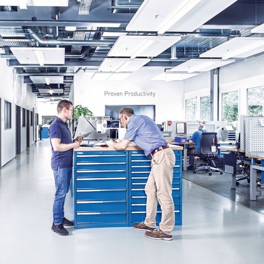Die Bossard Gruppe ist eine weltweit führende Anbieterin von Produktlösungen und Dienstleistungen in der industriellen Verbindungs- und Montagetechnik mit 2500 Mitarbeitern weltweit an 83 Standorten. Die Bossard Gruppe ist eine weltweit führende Anbieterin von Produktlösungen und Dienstleistungen in der industriellen Verbindungs- und Montagetechnik mit 2500 Mitarbeitern weltweit an 83 Standorten.