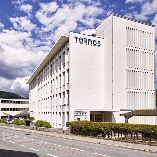 Tornos Hauptsitz in Moutier – hier sind Forschung und Entwicklung, die Fertigung von Schlüsselkomponenten sowie der Bau der High-End-Maschinen angesiedelt. Tornos Hauptsitz in Moutier – hier sind Forschung und Entwicklung, die Fertigung von Schlüsselkomponenten sowie der Bau der High-End-Maschinen angesiedelt.