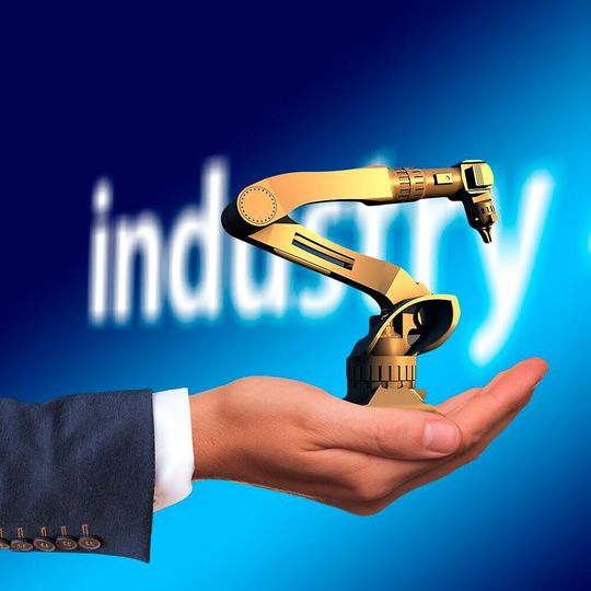 Roboter in der Industrie kommunzieren unter anderem über 5G. Roboter in der Industrie kommunzieren unter anderem über 5G.