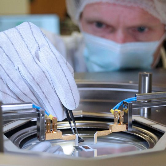 Voruntersuchungen am IMMS für die Entwicklung einer miniaturisierten Messtechnik für kleinste Ströme, die für einen neuartigen Nachweis von Sars-CoV-2 notwendig ist. Voruntersuchungen am IMMS für die Entwicklung einer miniaturisierten Messtechnik für kleinste Ströme, die für einen neuartigen Nachweis von Sars-CoV-2 notwendig ist.