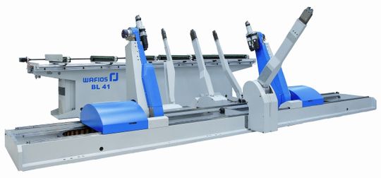 Die Rohrbiegemaschine Wafios BL 41 mit Magazin zur Zuführung. Die Rohrbiegemaschine Wafios BL 41 mit Magazin zur Zuführung.