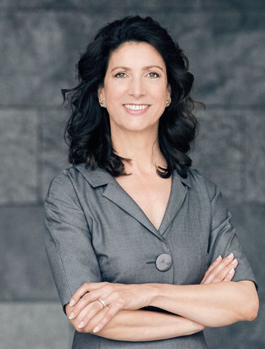 Barbara Lutz ist Gründerin und Geschäftsführerin des Frauen-Karriere-Index. Mit ihrer Organisation indexiert sie Unternehmen im Hinblick auf die Chancengleichheit von Frauen und Männern. Barbara Lutz ist Gründerin und Geschäftsführerin des Frauen-Karriere-Index. Mit ihrer Organisation indexiert sie Unternehmen im Hinblick auf die Chancengleichheit von Frauen und Männern.