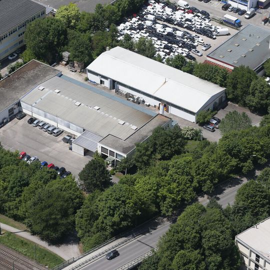 Infraserv Vakuumservice, a wholly owned subsidiary of Shimadzu Corporation Japan, is well connected to highways running east-west and south-north. Munich Airport is also only a few kilometers away. Infraserv Vakuumservice, a wholly owned subsidiary of Shimadzu Corporation Japan, is well connected to highways running east-west and south-north. Munich Airport is also only a few kilometers away.