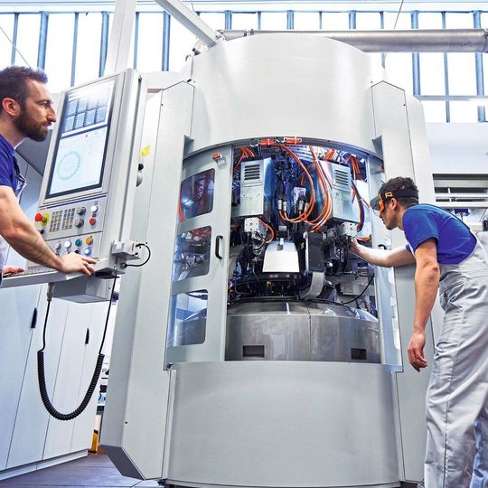 Die Mikron Gruppe entwickelt, produziert und vertreibt äusserst präzise, produktive und anpassungsfähige Automatisierungslösungen, Fertigungssysteme und Zerspanungswerkzeuge. Die Mikron Gruppe entwickelt, produziert und vertreibt äusserst präzise, produktive und anpassungsfähige Automatisierungslösungen, Fertigungssysteme und Zerspanungswerkzeuge.