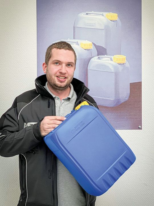AST und Lindner kooperieren mit Blick auf nachhaltigeren HDPE-Einsatz. Hauke Grabau, Verantwortlicher für Recycling bei AST: „Mit einem neuen Kompetenzzentrum wollen wir langfristig die Rezyklatquote in unseren Erzeugnissen zu erhöhen.“ AST und Lindner kooperieren mit Blick auf nachhaltigeren HDPE-Einsatz. Hauke Grabau, Verantwortlicher für Recycling bei AST: „Mit einem neuen Kompetenzzentrum wollen wir langfristig die Rezyklatquote in unseren Erzeugnissen zu erhöhen.“