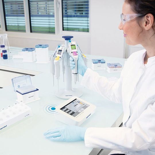 The Visionize pipette manager acts as a control panel and communicates with the connected electronic pipettes from Eppendorf. The Visionize pipette manager acts as a control panel and communicates with the connected electronic pipettes from Eppendorf.