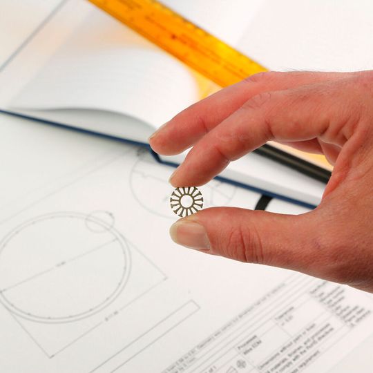 Chemical etching can achieve a minimum standard feature size of 0.1 mm. Chemical etching can achieve a minimum standard feature size of 0.1 mm.