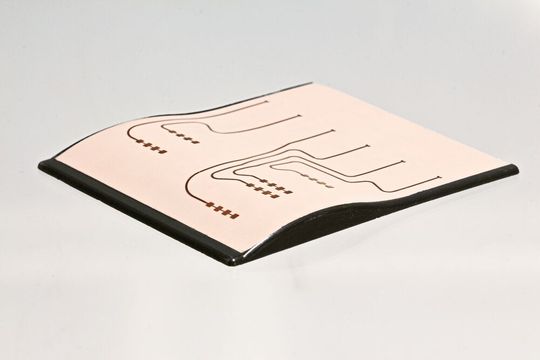 360°-Rundumsicht in automatisierten Fahrzeugen: Dank Panel Level Moldtechnologien wird dreidimensionale, in Form frei wählbare Radarsensorik möglich.