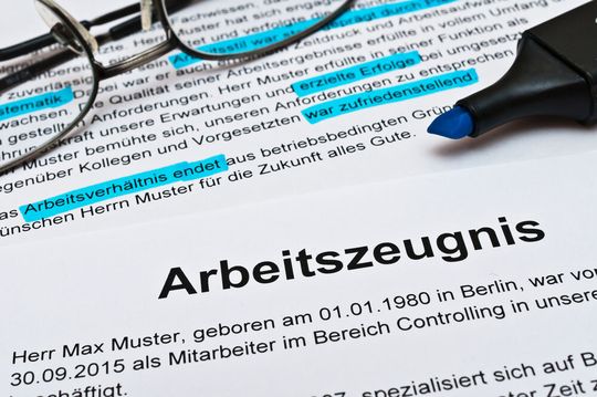 Nicht für jeden Arbeitgeber ein freudiges Ereignis: Bei der Ausstellung von Zwischenzeugnissen müssen Sie einiges beachten! Nicht für jeden Arbeitgeber ein freudiges Ereignis: Bei der Ausstellung von Zwischenzeugnissen müssen Sie einiges beachten!