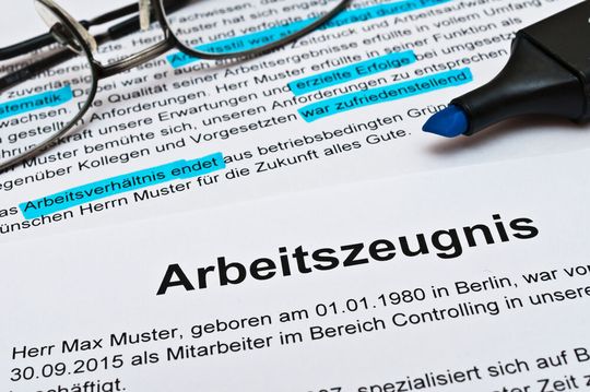 Nicht für jeden Arbeitgeber ein freudiges Ereignis: Bei der Ausstellung von Zwischenzeugnissen müssen Sie einiges beachten! Nicht für jeden Arbeitgeber ein freudiges Ereignis: Bei der Ausstellung von Zwischenzeugnissen müssen Sie einiges beachten!