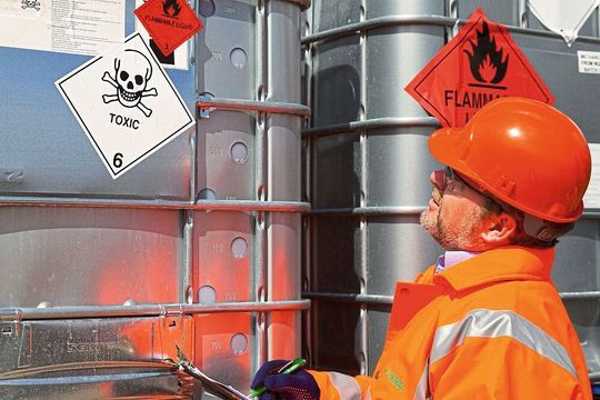 Die gesetzliche Regelung für die Lagerung von Gefahrstoffen in beweglichen Behältern wurden aktualisiert. Dekra hilft dabei, dass die neueste Version der TRGS eingehalten werden kann. Die gesetzliche Regelung für die Lagerung von Gefahrstoffen in beweglichen Behältern wurden aktualisiert. Dekra hilft dabei, dass die neueste Version der TRGS eingehalten werden kann.