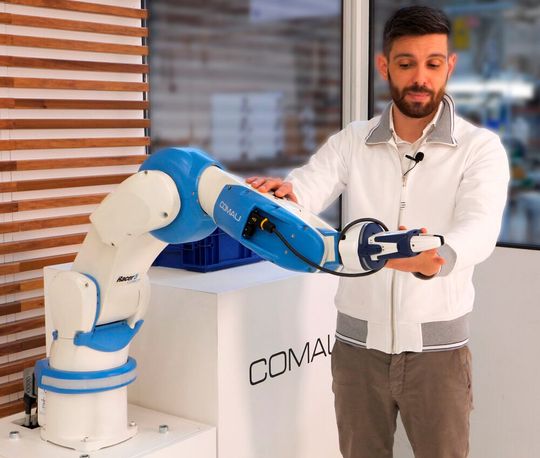 Der Racer-5 Cobot vereint Flexibilität und kollaborative Sicherheitsfunktionen mit hoher Reproduzierbarkeit. Der Racer-5 Cobot vereint Flexibilität und kollaborative Sicherheitsfunktionen mit hoher Reproduzierbarkeit.