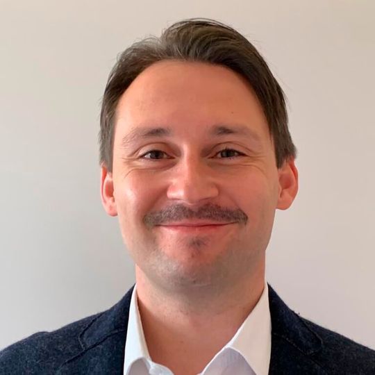 Marc Albin Alge: „Es ist höchste Zeit, dass kleinere EMS ihre Möglichkeiten bündeln und gemeinsam mehr für die Kunden bieten.“ Marc Albin Alge: „Es ist höchste Zeit, dass kleinere EMS ihre Möglichkeiten bündeln und gemeinsam mehr für die Kunden bieten.“