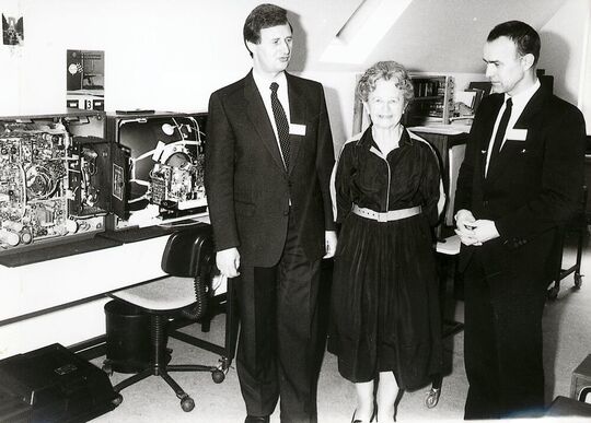 Dopo l'improvvisa morte del padre, (da sinistra) Wilhelm, la madre Aleida e Bernd Horstmann rilevano l'azienda Radio Horstmann.