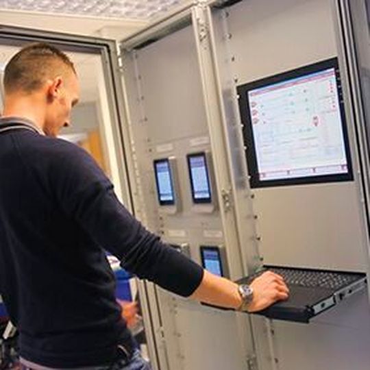 Die komplette Steuerungsfunktion von Flow-X macht jede Programmierung, eine zusätzliche SPS oder einen Sampler-Controller überflüssig. Die komplette Steuerungsfunktion von Flow-X macht jede Programmierung, eine zusätzliche SPS oder einen Sampler-Controller überflüssig.
