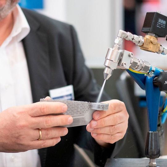 Post-processing of additively manufactured metal components remains a challenge. The theme park for AM Parts Finishing presents automated solutions which ensure reproducible results. Post-processing of additively manufactured metal components remains a challenge. The theme park for AM Parts Finishing presents automated solutions which ensure reproducible results.