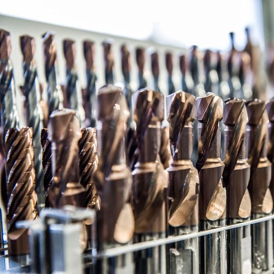 For the initial equipment, Müller ships a wide range of solid carbide drills, solid carbide step drills, solid carbide reamers, solid carbide end mills and HSS drills in a wide variety of dimensions to the USA. For the initial equipment, Müller ships a wide range of solid carbide drills, solid carbide step drills, solid carbide reamers, solid carbide end mills and HSS drills in a wide variety of dimensions to the USA.