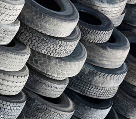 Dieser Anblick könnte bald enstpannender sein. Denn die BASF und Vaude wollen auf Basis chemisch recycelter Altreifen Polyamide herstellen, aus denen strapazierfähige Outdoor-Hosen werden. Dieser Anblick könnte bald enstpannender sein. Denn die BASF und Vaude wollen auf Basis chemisch recycelter Altreifen Polyamide herstellen, aus denen strapazierfähige Outdoor-Hosen werden.
