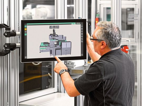 Die Anlage von Arburg nutzt Assistenzsysteme für Füllsimulation und geregeltes Einspritzen. Die Anlage von Arburg nutzt Assistenzsysteme für Füllsimulation und geregeltes Einspritzen.