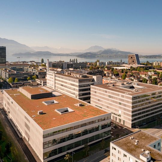 Bereits im Jahr 2023 wird der Siemens-Campus in Zug, der grösste Schweizer Standort des Unternehmens, die Klimaneutralität erreichen. Bereits im Jahr 2023 wird der Siemens-Campus in Zug, der grösste Schweizer Standort des Unternehmens, die Klimaneutralität erreichen.