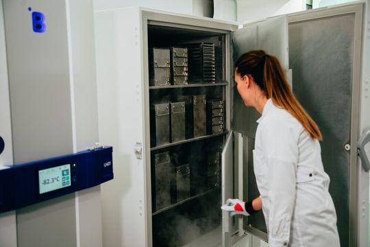 In Ultratiefkühlgeräten werden unter anderem Impfstoffe gelagert. In Ultratiefkühlgeräten werden unter anderem Impfstoffe gelagert.