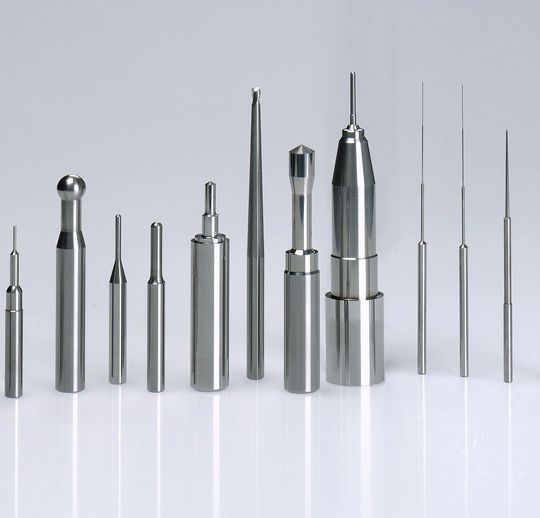 Das sind Rohlinge aus denen per Schälschleifen präzise gefertigte Zerspanungswerkzeuge werden können. Mit der Rundschleifmaschine NP30 von Rollomatic steht für diesen Prozess nun ein weiteres System zur Verfügung. Das sind Rohlinge aus denen per Schälschleifen präzise gefertigte Zerspanungswerkzeuge werden können. Mit der Rundschleifmaschine NP30 von Rollomatic steht für diesen Prozess nun ein weiteres System zur Verfügung.