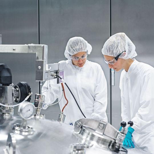 Im Jahr 2020 investierte Boehringer Ingelheim mehr als je zuvor in Forschung und Entwicklung. Im Jahr 2020 investierte Boehringer Ingelheim mehr als je zuvor in Forschung und Entwicklung.