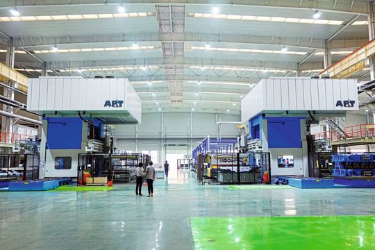 Die beiden kompletten, von AP&T gelieferten Presshärteanlagen von Wanhua Machinery. Die beiden kompletten, von AP&T gelieferten Presshärteanlagen von Wanhua Machinery.