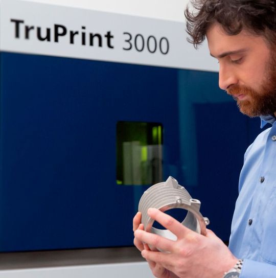 The medium-format machine produces components of up to 300 mm in diameter and 400 mm in height from all weldable materials (steels, nickel-based alloys, titanium, aluminium) by powder bed-based laser melting. The medium-format machine produces components of up to 300 mm in diameter and 400 mm in height from all weldable materials (steels, nickel-based alloys, titanium, aluminium) by powder bed-based laser melting.