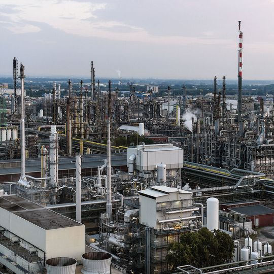 Im Jahr 2018 lagen die weltweiten Emissionen der BASF-Gruppe bei 21,9 Millionen Tonnen CO2-Äquivalente Im Jahr 2018 lagen die weltweiten Emissionen der BASF-Gruppe bei 21,9 Millionen Tonnen CO2-Äquivalente