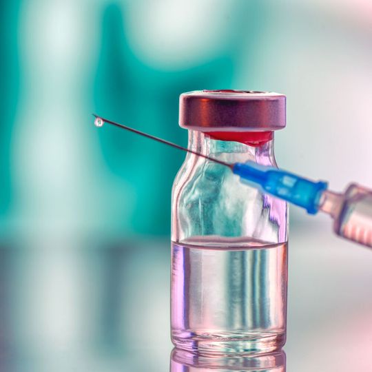 Verschluss-Stopfen sind unverzichtbar bei der Vialabfüllung Verschluss-Stopfen sind unverzichtbar bei der Vialabfüllung
