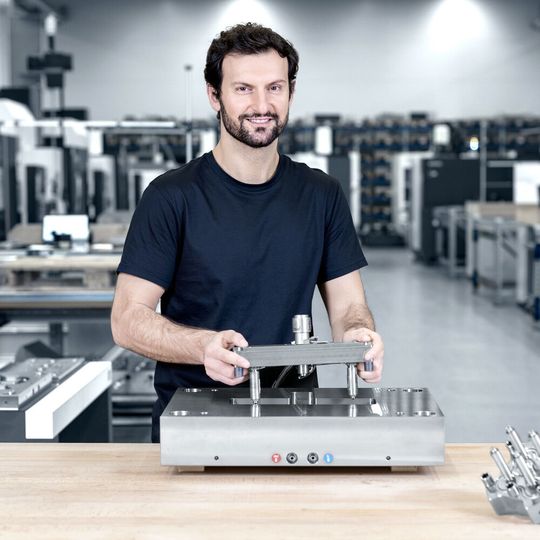The FH hot runner mould from Meusburger consists of a complete mould base including a hot runner system. The FH hot runner mould from Meusburger consists of a complete mould base including a hot runner system.