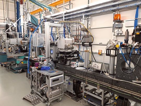 Die Strahlführung P10 an DESYs Röntgenlichtquelle PETRA III, an der die Experimente stattgefunden haben. Die Strahlführung P10 an DESYs Röntgenlichtquelle PETRA III, an der die Experimente stattgefunden haben.
