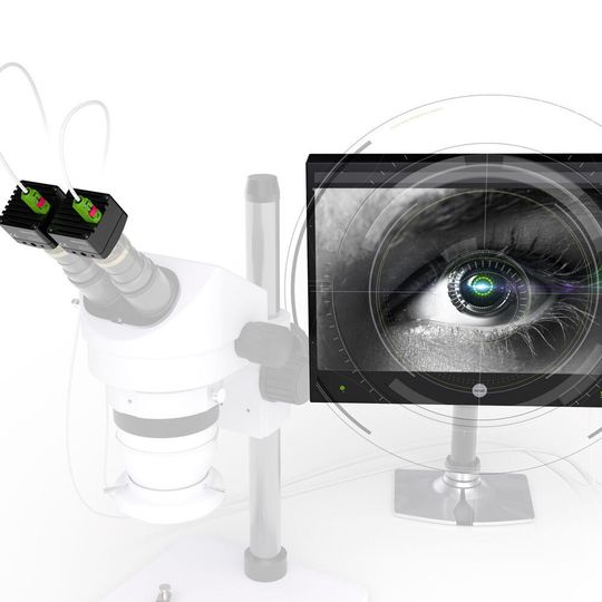 Mit dem Sinascope-System lassen sich optischen, okularbasierte Stereomikroskope zu einem digitalen Mikroskop mit zwei 4K-Kameras und einem 3D-Monitor erweitern. Mit dem Sinascope-System lassen sich optischen, okularbasierte Stereomikroskope zu einem digitalen Mikroskop mit zwei 4K-Kameras und einem 3D-Monitor erweitern.