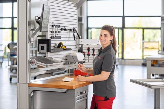 Die Item
Industrie-
technik GmbH untersuchte
in ihrer neuesten Studie,
wie ergonomisch Unternehmen
in der manuellen Produktion
arbeiten. Die Item
Industrie-
technik GmbH untersuchte
in ihrer neuesten Studie,
wie ergonomisch Unternehmen
in der manuellen Produktion
arbeiten.