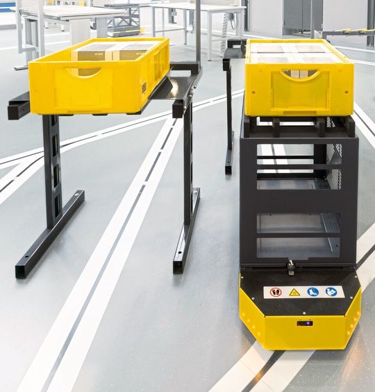 Das fahrerlose Transportsystem „Weasel Lite“ übernimmt den innerbetrieblichen KLT-Transport. Es amortiert sich dabei in kurzer Zeit, wie es heißt. Das fahrerlose Transportsystem „Weasel Lite“ übernimmt den innerbetrieblichen KLT-Transport. Es amortiert sich dabei in kurzer Zeit, wie es heißt.