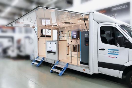 Der Druckluftspezialist Oltrogge besucht Kunden mit einem Showtruck. Der Druckluftspezialist Oltrogge besucht Kunden mit einem Showtruck.