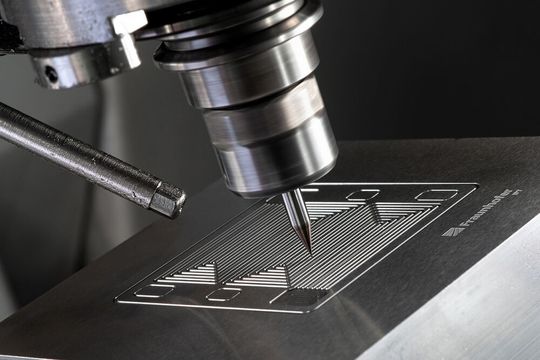 Ohne großserientaugliche Fertigung lassen sich Brennstoffzellen-Komponenten niemals in ausreichender Menge herstellen. Im Rahmen der Hannover Messe Digital zeigt das Fraunhofer-IPT, wie das gehen kann. Ohne großserientaugliche Fertigung lassen sich Brennstoffzellen-Komponenten niemals in ausreichender Menge herstellen. Im Rahmen der Hannover Messe Digital zeigt das Fraunhofer-IPT, wie das gehen kann.