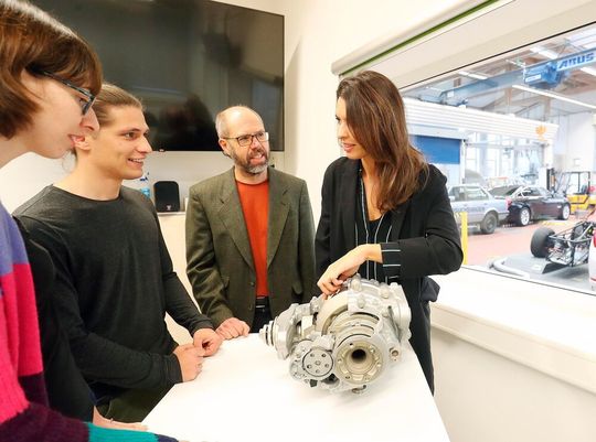 Vier neue Studiengänge bietet die Hochschule Landshut zum Herbstsemester 2021 an: Additive Fertigung, Automobiltechnik (Bild), Nutzfahrzeugtechnik sowie Bauingenieurwesen. Vier neue Studiengänge bietet die Hochschule Landshut zum Herbstsemester 2021 an: Additive Fertigung, Automobiltechnik (Bild), Nutzfahrzeugtechnik sowie Bauingenieurwesen.