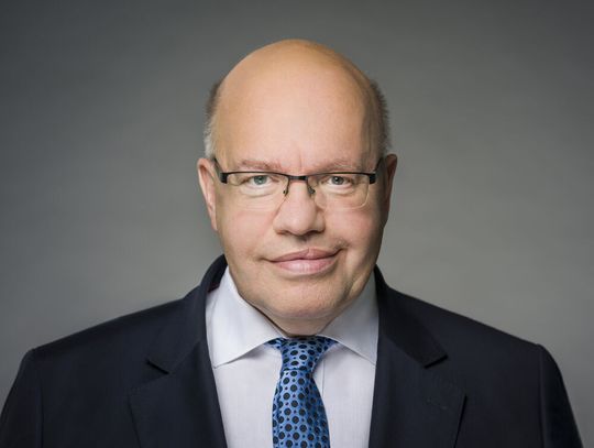 „Der Leichtbau hat also enorme Potenziale, um Klimaschutz und Stärkung der Wirtschaft zu verbinden“, sagt Peter Altmaier, Bundesminister für Wirtschaft und Energie. „Der Leichtbau hat also enorme Potenziale, um Klimaschutz und Stärkung der Wirtschaft zu verbinden“, sagt Peter Altmaier, Bundesminister für Wirtschaft und Energie.