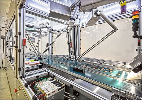 Roboter Lexium Delta 2 und Delta 3 sind für schnelle Bestückung mit Nutzlasten von bis zu 60 kg (Delta 2) und 15 kg (Delta 3) ausgelegt. Roboter Lexium Delta 2 und Delta 3 sind für schnelle Bestückung mit Nutzlasten von bis zu 60 kg (Delta 2) und 15 kg (Delta 3) ausgelegt.