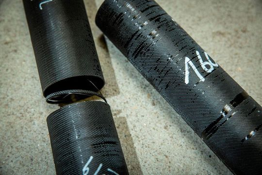 Zerstörte Probekörper nach einem Belastungstest im Hydropulser.