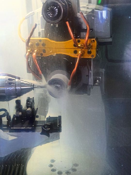Durch die hohe Präzision und Flexibilität kann die Bachert Werkzeugschleiftechnik seine Produktivität beim Schleifen unterschiedlichster Werkzeuge in einer Charge deutlich steigern. Durch die hohe Präzision und Flexibilität kann die Bachert Werkzeugschleiftechnik seine Produktivität beim Schleifen unterschiedlichster Werkzeuge in einer Charge deutlich steigern.