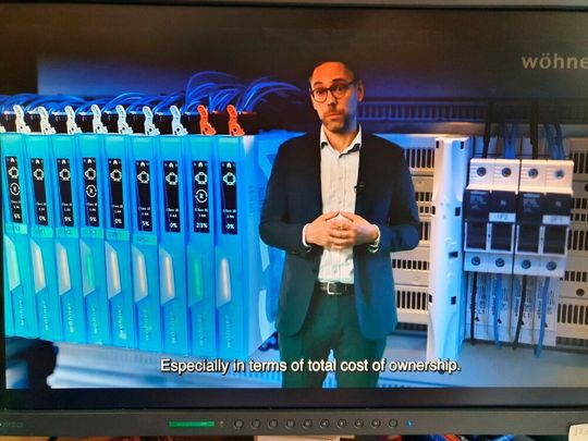 Wirtschaftlichkeit und Effizienz spielen eine wichtige Rolle bei allen Entwicklungen, wie etwa bei den Sammelschienensystemen bei Wöhner. Wirtschaftlichkeit und Effizienz spielen eine wichtige Rolle bei allen Entwicklungen, wie etwa bei den Sammelschienensystemen bei Wöhner.