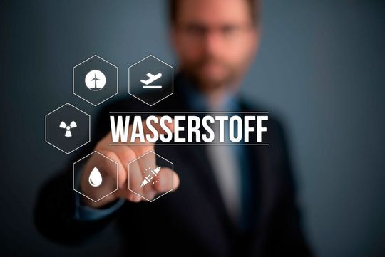 In den nächsten zehn bis 20 Jahren wird der Umbau hin zu Wasserstofftechnologien insbesondere über Konsortien und Partnerschaften vorangetrieben. Um sich hier einzuklinken, müssen Maschinen- und Anlagenbauer rasch umsteuern, gerade wenn sie derzeit zum Beispiel an CO2-intensive Industrien wie die Öl- und Gasindustrie liefern. In den nächsten zehn bis 20 Jahren wird der Umbau hin zu Wasserstofftechnologien insbesondere über Konsortien und Partnerschaften vorangetrieben. Um sich hier einzuklinken, müssen Maschinen- und Anlagenbauer rasch umsteuern, gerade wenn sie derzeit zum Beispiel an CO2-intensive Industrien wie die Öl- und Gasindustrie liefern.